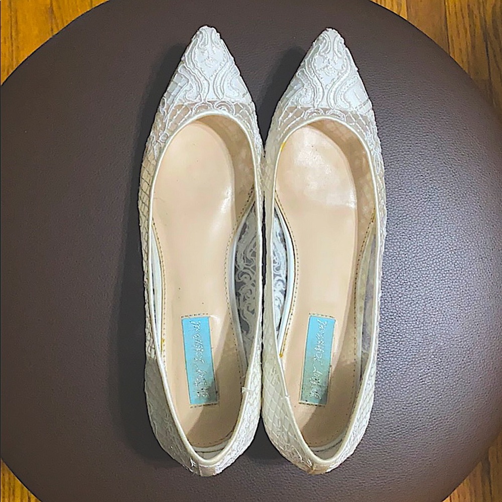 Betsey Johnson – Lacey Pointed Toe Flat